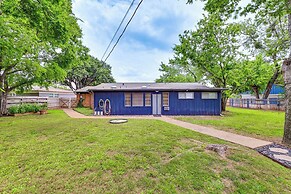 9 Mi to Dtwn: Fort Worth Home w/ Patio & Yard