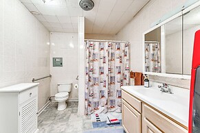 9 Mi to Dtwn: Fort Worth Home w/ Patio & Yard