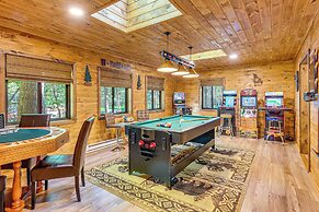 Kayaks & Hot Tub: Pine Bear' Pocono Lake Cabin