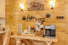 Kayaks & Hot Tub: Pine Bear' Pocono Lake Cabin