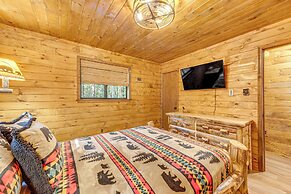 Kayaks & Hot Tub: Pine Bear' Pocono Lake Cabin