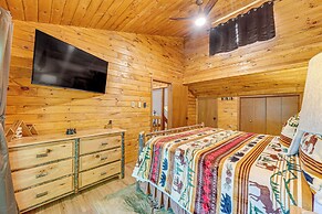 Kayaks & Hot Tub: Pine Bear' Pocono Lake Cabin