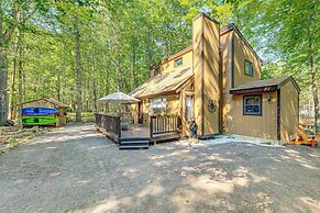 Kayaks & Hot Tub: Pine Bear' Pocono Lake Cabin