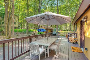 Kayaks & Hot Tub: Pine Bear' Pocono Lake Cabin