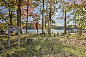 Kayaks & Hot Tub: Pine Bear' Pocono Lake Cabin