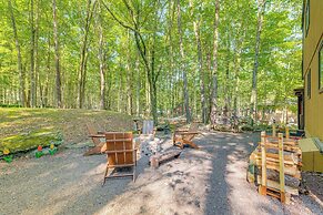 Kayaks & Hot Tub: Pine Bear' Pocono Lake Cabin