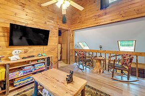 Kayaks & Hot Tub: Pine Bear' Pocono Lake Cabin