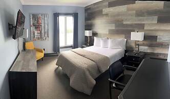 Acadian Hotel