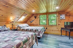 Woodsy Beaver Cove Cabin w/ Deck & Beach Access!