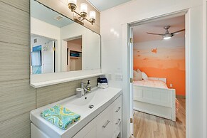 Sunny San Diego Home w/ Patio - Steps to Beach!