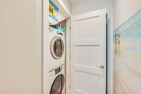 Sunny San Diego Home w/ Patio - Steps to Beach!