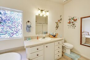 Waterfront Shady Cove Home w/ Fishing Deck!