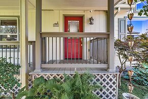 Waterfront Shady Cove Home w/ Fishing Deck!