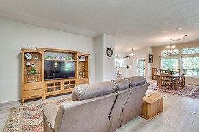 Waterfront Shady Cove Home w/ Fishing Deck!