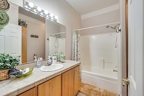 Waterfront Shady Cove Home w/ Fishing Deck!