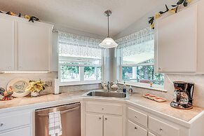 Waterfront Shady Cove Home w/ Fishing Deck!