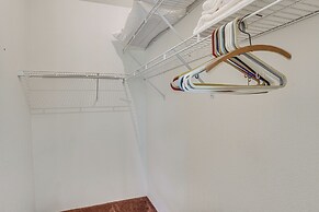 Waterfront Shady Cove Home w/ Fishing Deck!