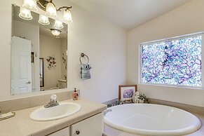 Waterfront Shady Cove Home w/ Fishing Deck!