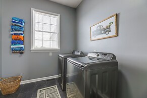 Sprawling Kentucky Getaway w/ Private Pool!