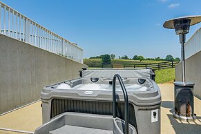 Sprawling Kentucky Getaway w/ Pool & Hot Tub!