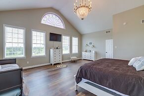 Sprawling Kentucky Getaway w/ Pool & Hot Tub!