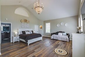 Sprawling Kentucky Getaway w/ Pool & Hot Tub!