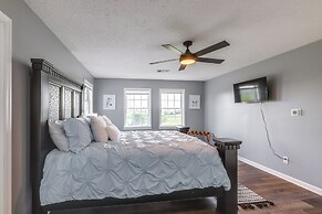 Sprawling Kentucky Getaway w/ Pool & Hot Tub!