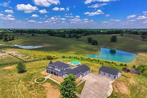 Sprawling Kentucky Getaway w/ Pool & Hot Tub!