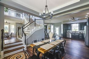 Sprawling Kentucky Getaway w/ Pool & Hot Tub!
