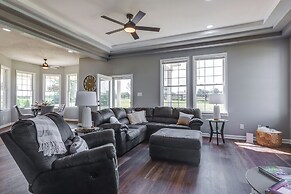 Sprawling Kentucky Getaway w/ Private Pool!