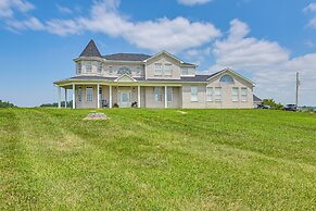 Sprawling Kentucky Getaway w/ Pool & Hot Tub!