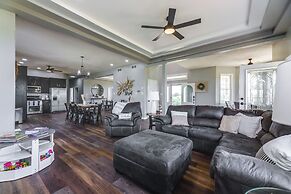 Sprawling Kentucky Getaway w/ Pool & Hot Tub!