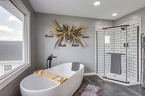 Sprawling Kentucky Getaway w/ Private Pool!