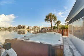 Bayfront St Petersburg Home w/ Hot Tub & Views!