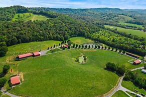 Rustic Retreat in Hickman on 160 Acres w/ Views!