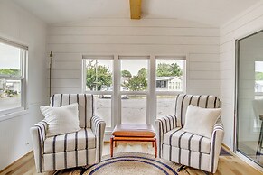 Breezy Ocean Pines Cottage w/ Patio & Pool Access!