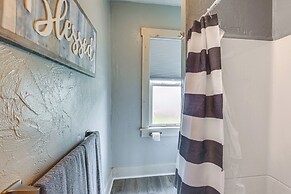 Updated New Kensington Home w/ Deck: 22 Mi to Pgh!