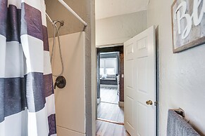 Updated New Kensington Home w/ Deck: 22 Mi to Pgh!