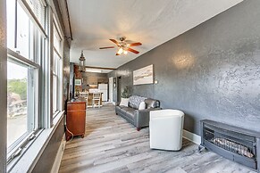 Updated New Kensington Home w/ Deck: 22 Mi to Pgh!