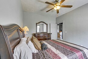 Updated New Kensington Home w/ Deck: 22 Mi to Pgh!