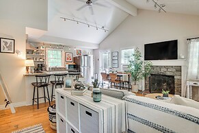 Charming Cape Cod Cottage: 4 Mi to Bristol Beach!