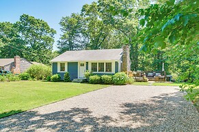 Charming Cape Cod Cottage: 4 Mi to Bristol Beach!