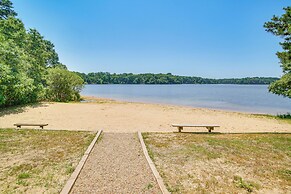 Charming Cape Cod Cottage: 4 Mi to Bristol Beach!