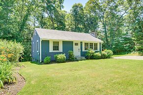 Charming Cape Cod Cottage: 4 Mi to Bristol Beach!