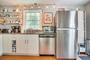 Charming Cape Cod Cottage: 4 Mi to Bristol Beach!