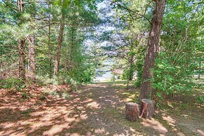 Charming Cape Cod Cottage: 4 Mi to Bristol Beach!