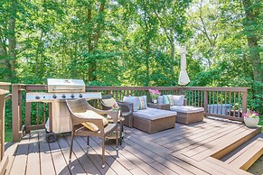 Charming Cape Cod Cottage: 4 Mi to Bristol Beach!