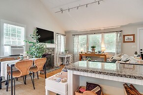 Charming Cape Cod Cottage: 4 Mi to Bristol Beach!