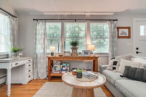 Charming Cape Cod Cottage: 4 Mi to Bristol Beach!