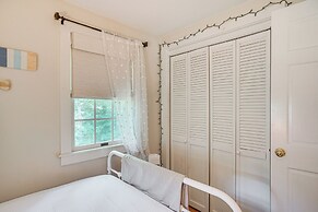 Charming Cape Cod Cottage: 4 Mi to Bristol Beach!